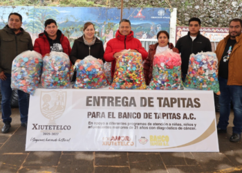 Xiutetelco suma corazones por la niñez: el alcalde Baltazar Narciso entrega una tonelada de tapitas al Banco de Tapitas A.C.